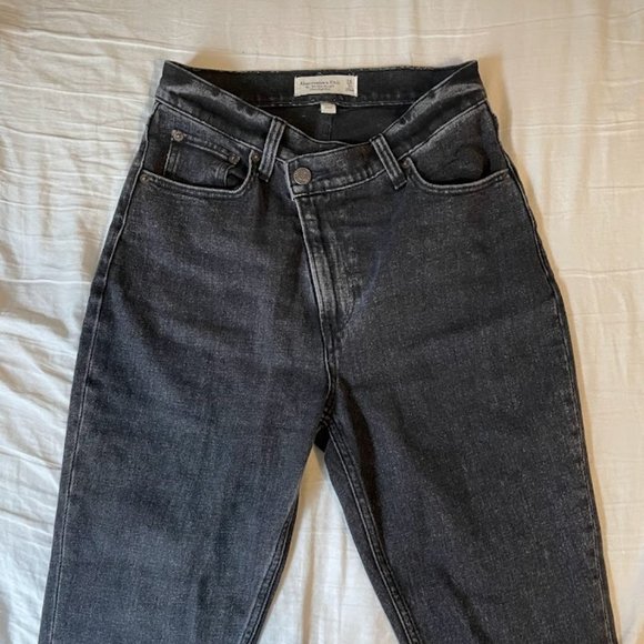 Classic Black Women's Jeans - Picture 2 of 5